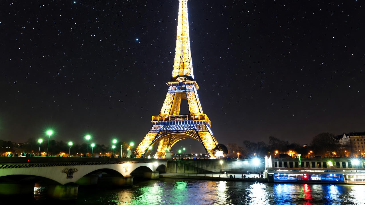 Romantic Paris, France: City of Lights and Love